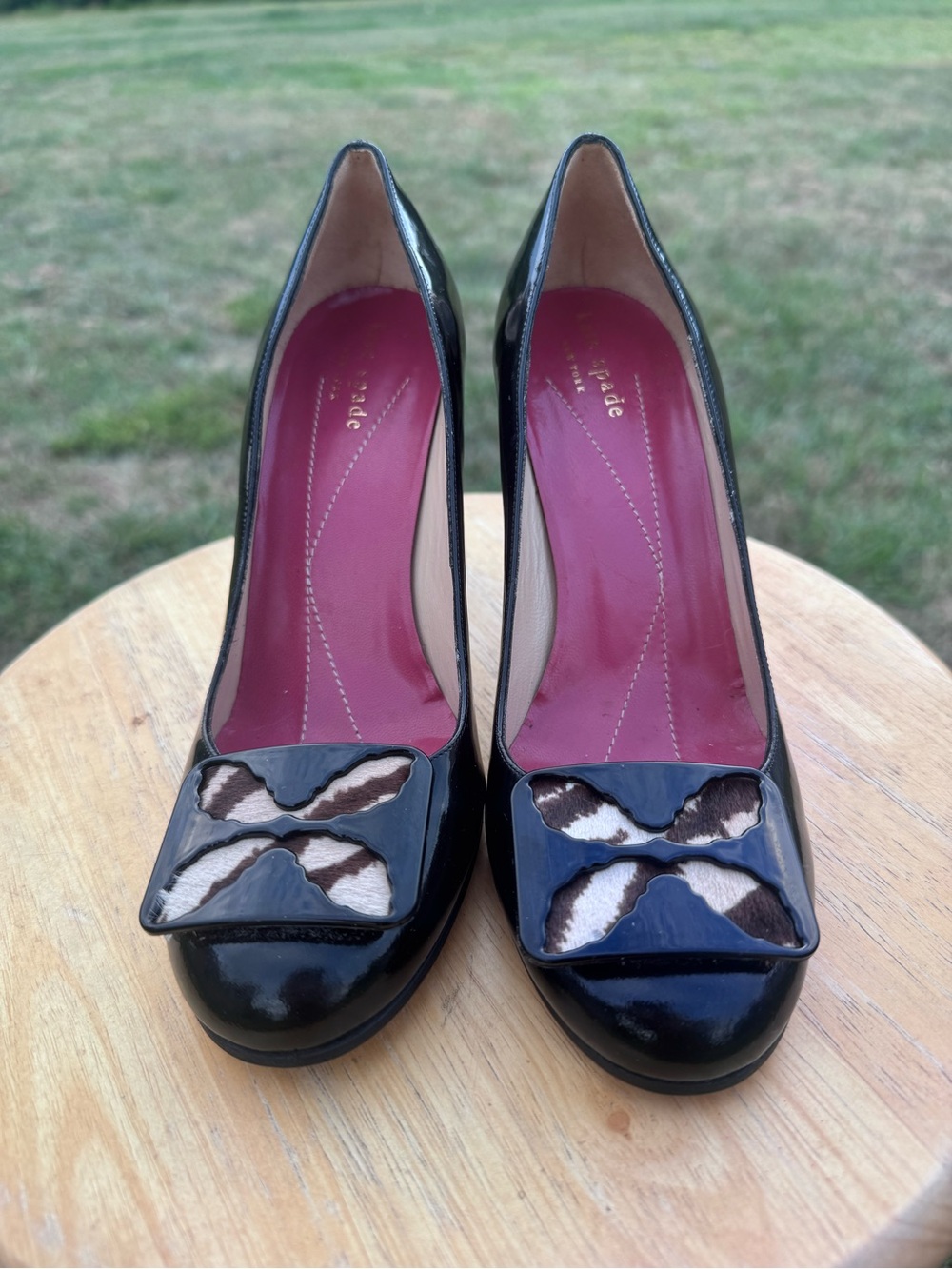 Ladies Kate Spade Black Patent Leather Bow Pumps with Pink Insole